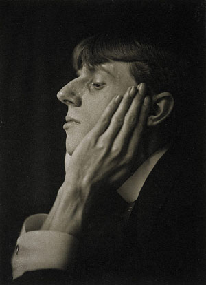 photo, black and white, of young Edwardian man, Aubrey Beardsley, in profile, thin