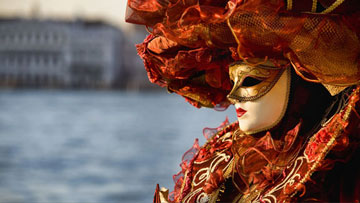 outdoor, venetian mased lady, most red colours